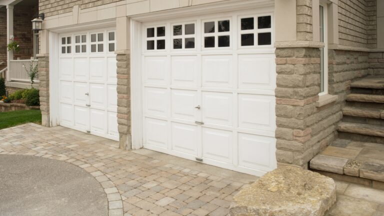 Helpful Tips on Decorative Hardware for Garage Doors